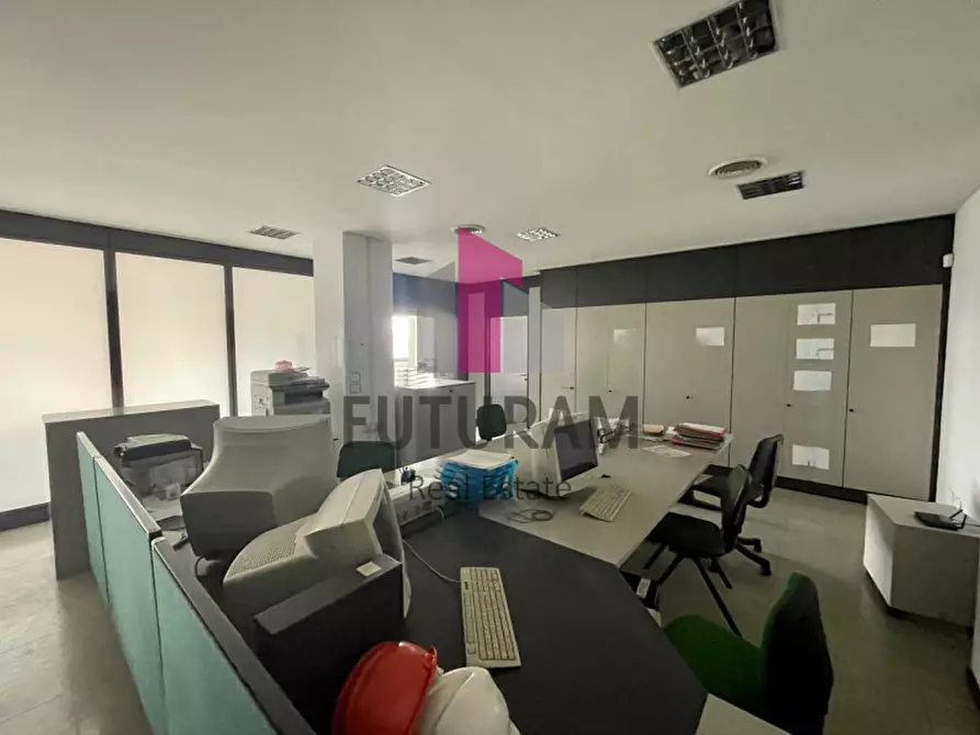 Immagine 2 di Ufficio in vendita  a Padova