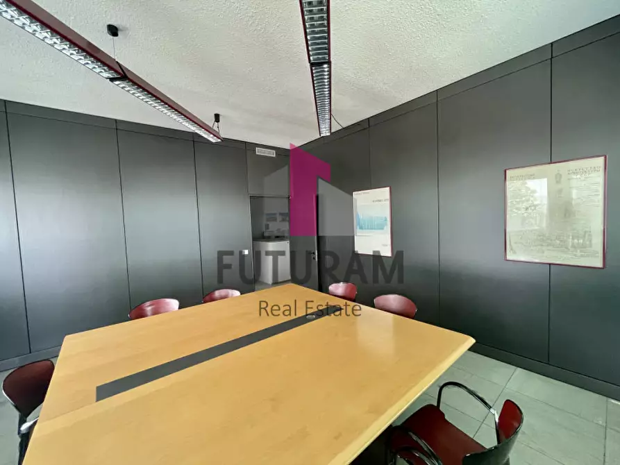 Immagine 11 di Ufficio in vendita  a Padova