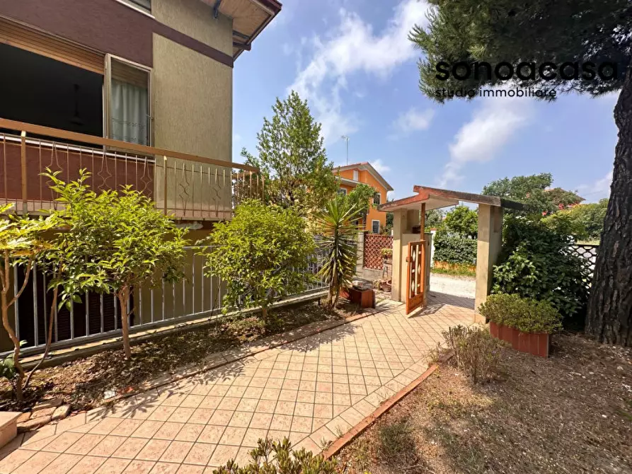 Immagine 5 di Casa indipendente in vendita  in Strada Mondolfo, 18 a San Costanzo