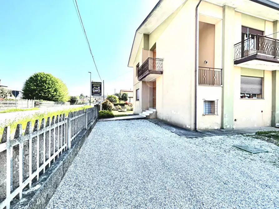 Immagine 3 di Appartamento in vendita  in Via Vittorio Veneto a Colle Umberto