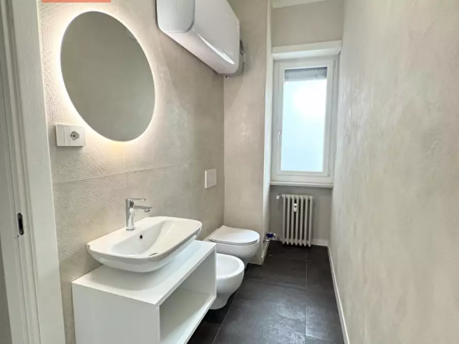 Immagine 11 di Ufficio in vendita  in Via Enrico Cialdini 19 a Torino