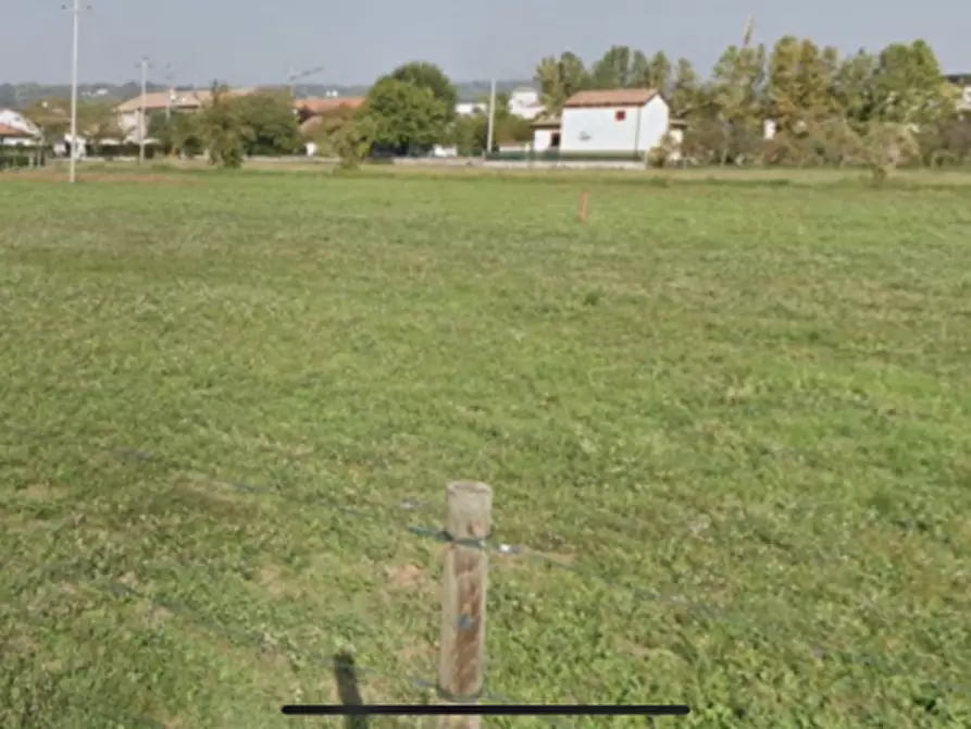 Immagine 4 di Terreno in vendita  in Via Feratine a Montebelluna