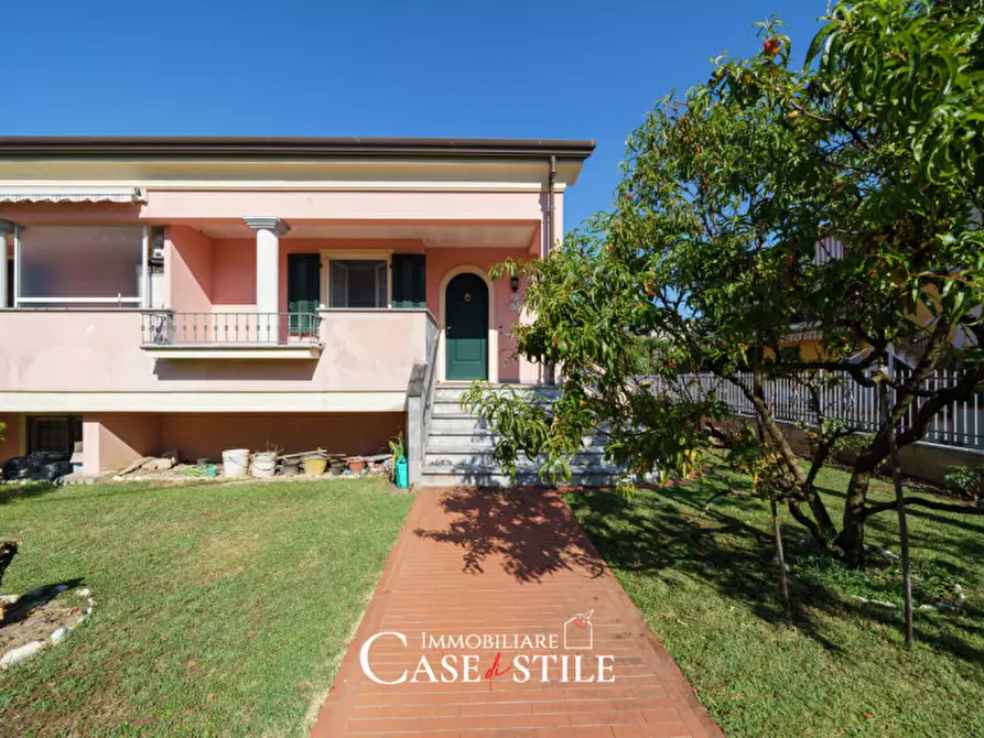 Immagine 2 di Villetta a schiera in vendita  a Sarzana