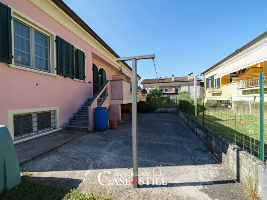 Immagine 5 di Villetta a schiera in vendita  a Sarzana