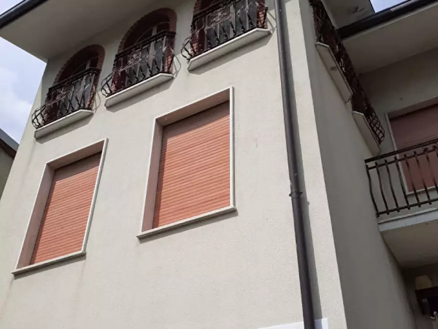 Immagine 3 di Casa bifamiliare in vendita  in Via Prato Verde a Alta Val Tidone