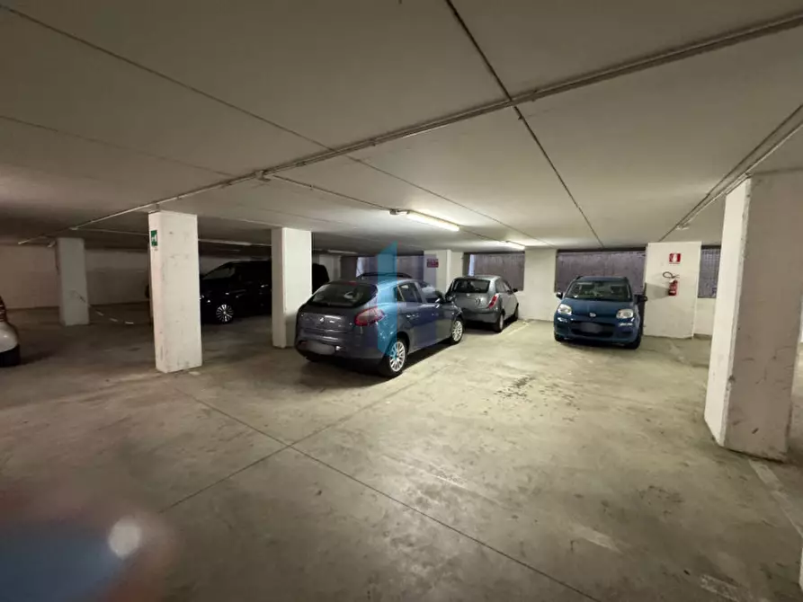 Immagine 1 di Posto auto in vendita  in via Domenico Lusetti 11 a Brescia