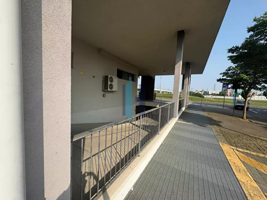 Immagine 19 di Posto auto in vendita  in via Domenico Lusetti 11 a Brescia