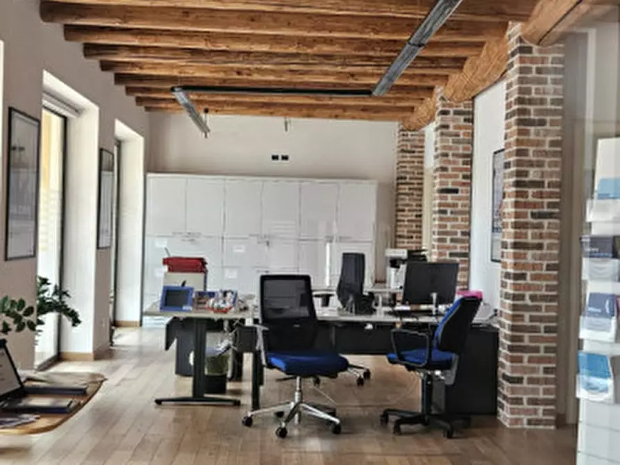 Immagine 5 di Negozio in vendita  in Via Roma 14 a Montecchia Di Crosara