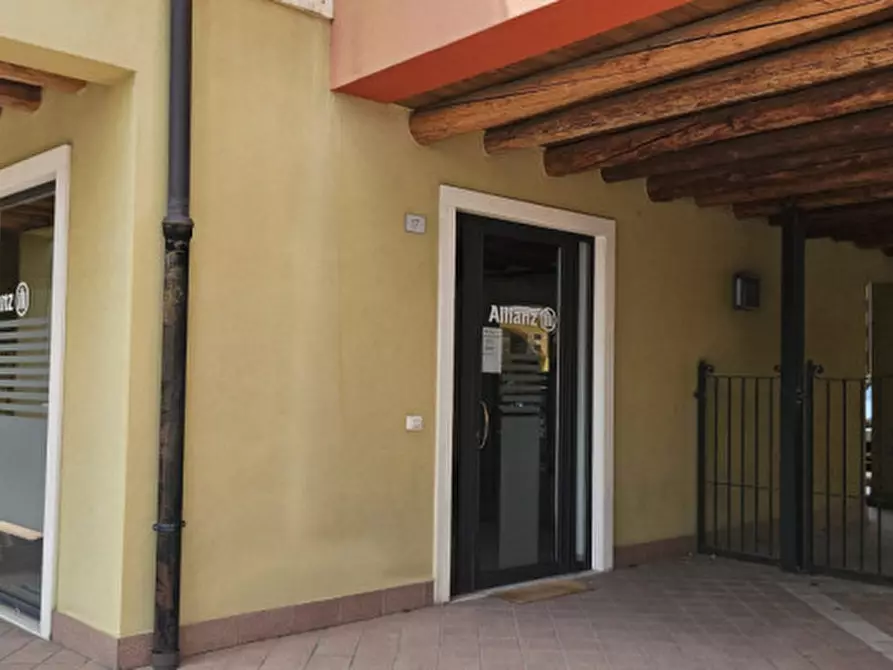 Immagine 6 di Negozio in vendita  in Via Roma 14 a Montecchia Di Crosara
