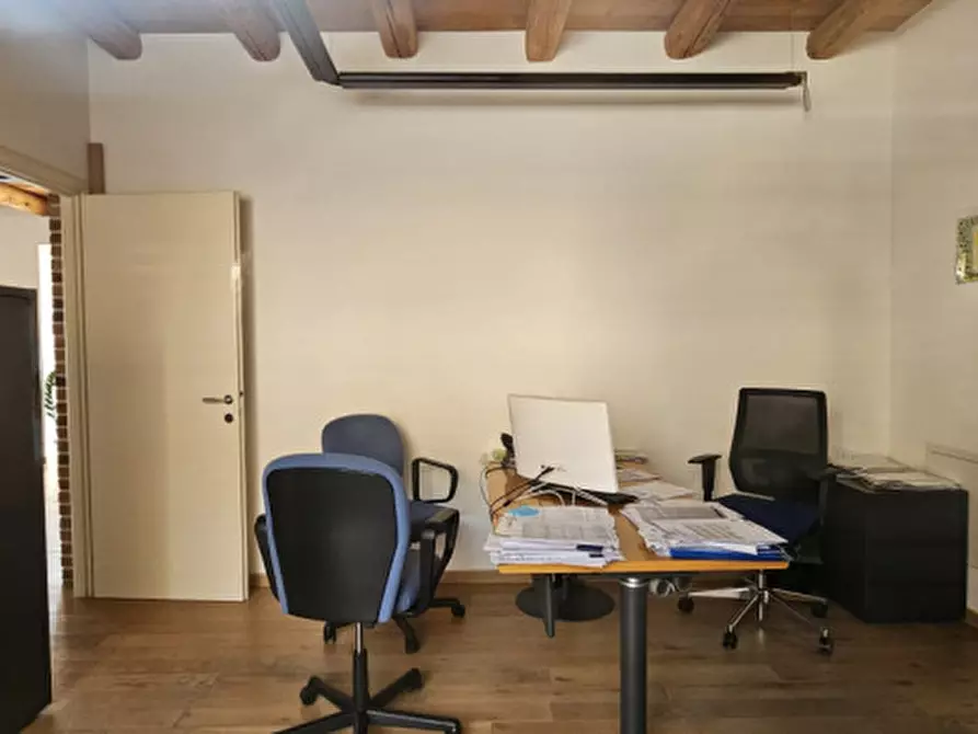 Immagine 8 di Negozio in vendita  in Via Roma 14 a Montecchia Di Crosara