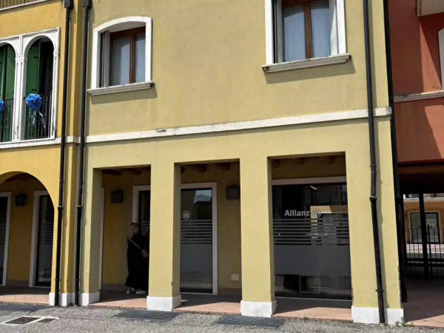 Immagine 9 di Negozio in vendita  in Via Roma 14 a Montecchia Di Crosara