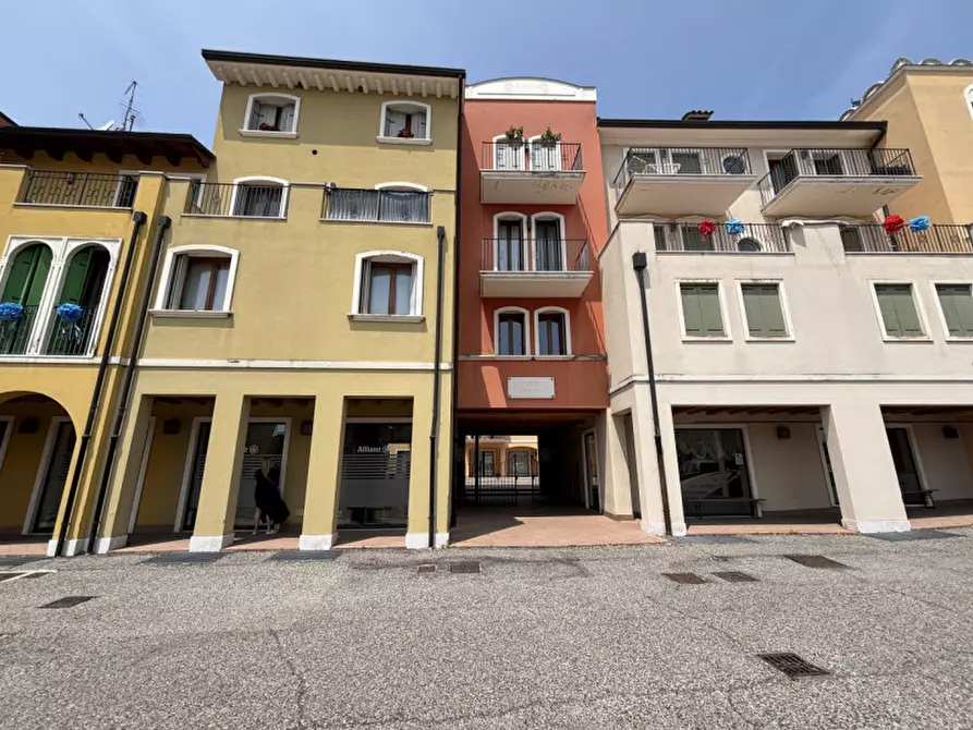 Immagine 10 di Negozio in vendita  in Via Roma 14 a Montecchia Di Crosara