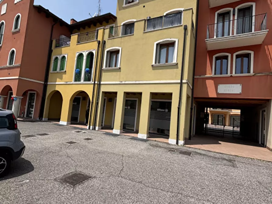 Immagine 11 di Negozio in vendita  in Via Roma 14 a Montecchia Di Crosara