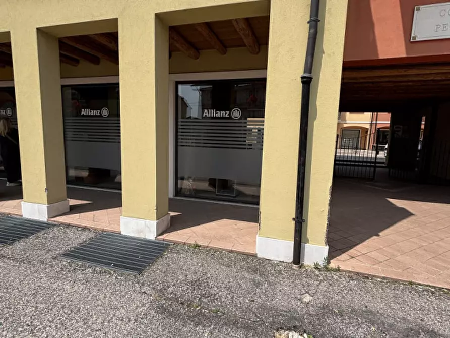 Immagine 12 di Negozio in vendita  in Via Roma 14 a Montecchia Di Crosara