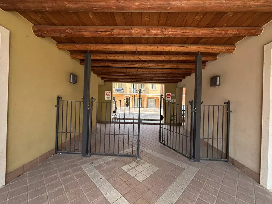 Immagine 13 di Negozio in vendita  in Via Roma 14 a Montecchia Di Crosara