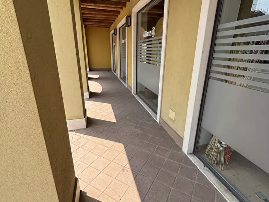 Immagine 15 di Negozio in vendita  in Via Roma 14 a Montecchia Di Crosara