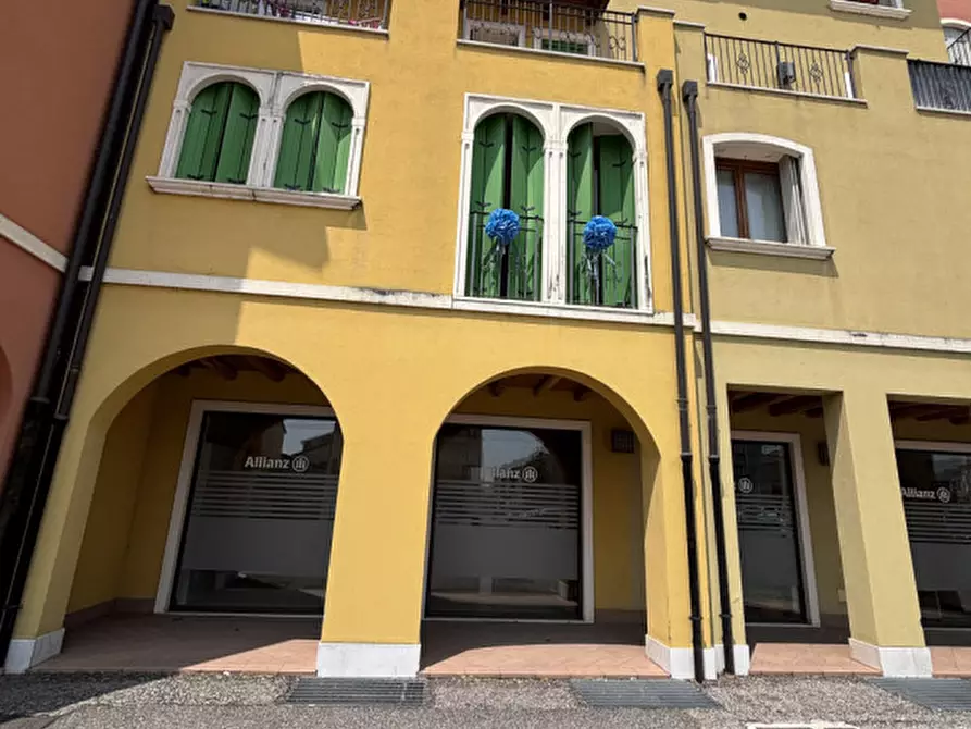 Immagine 16 di Negozio in vendita  in Via Roma 14 a Montecchia Di Crosara