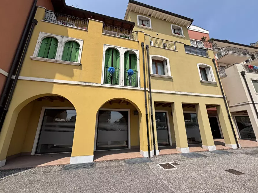 Immagine 17 di Negozio in vendita  in Via Roma 14 a Montecchia Di Crosara