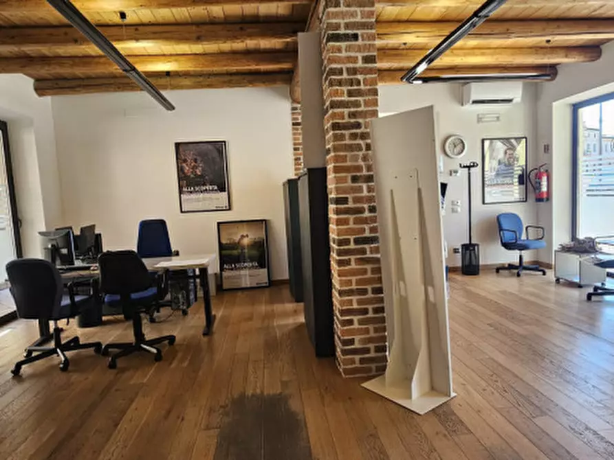 Immagine 21 di Negozio in vendita  in Via Roma 14 a Montecchia Di Crosara