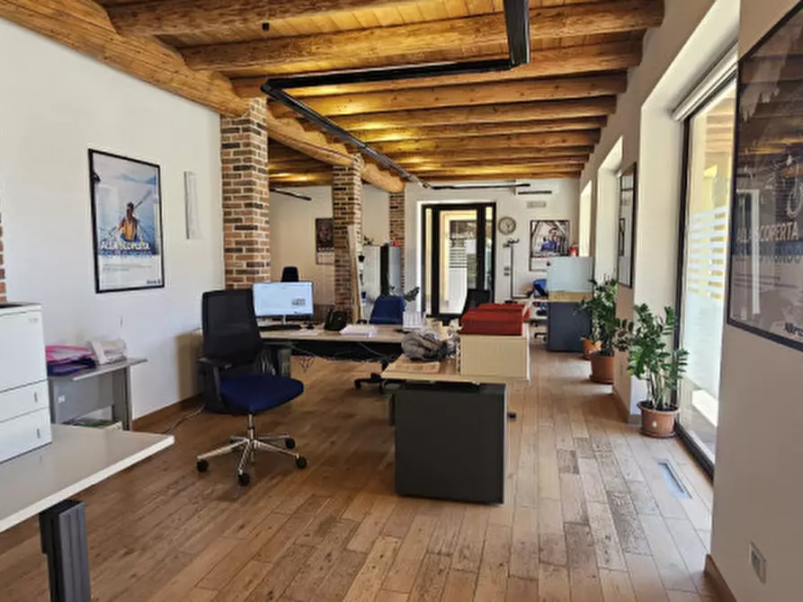 Immagine 25 di Negozio in vendita  in Via Roma 14 a Montecchia Di Crosara