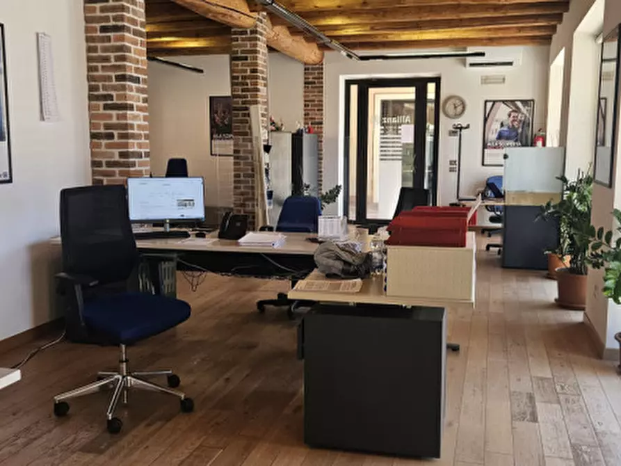 Immagine 26 di Negozio in vendita  in Via Roma 14 a Montecchia Di Crosara