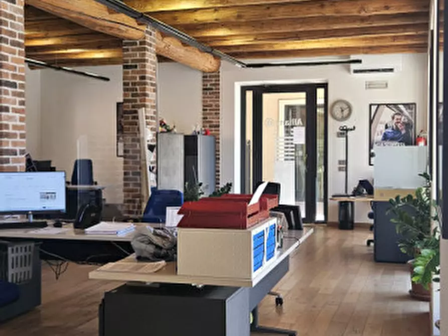 Immagine 27 di Negozio in vendita  in Via Roma 14 a Montecchia Di Crosara