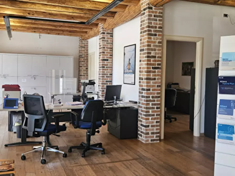 Immagine 31 di Negozio in vendita  in Via Roma 14 a Montecchia Di Crosara