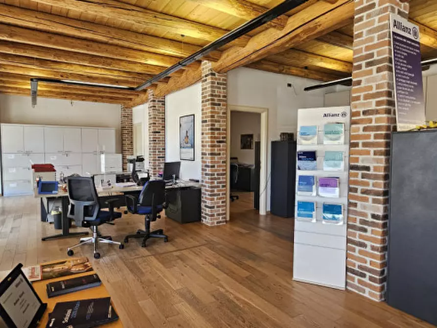 Immagine 33 di Negozio in vendita  in Via Roma 14 a Montecchia Di Crosara