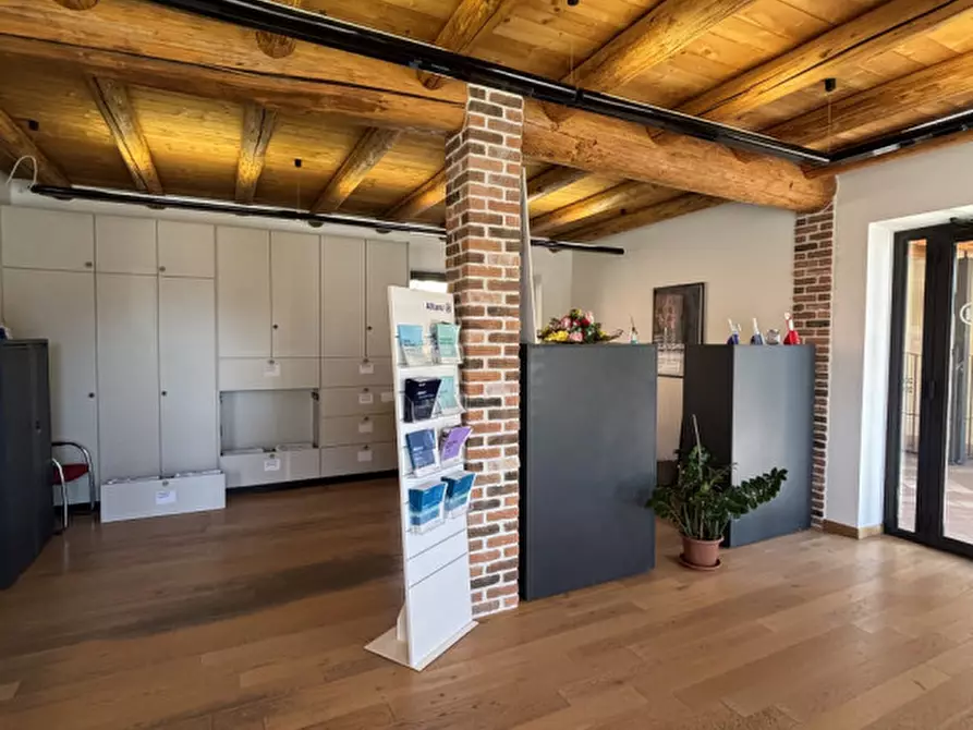 Immagine 36 di Negozio in vendita  in Via Roma 14 a Montecchia Di Crosara