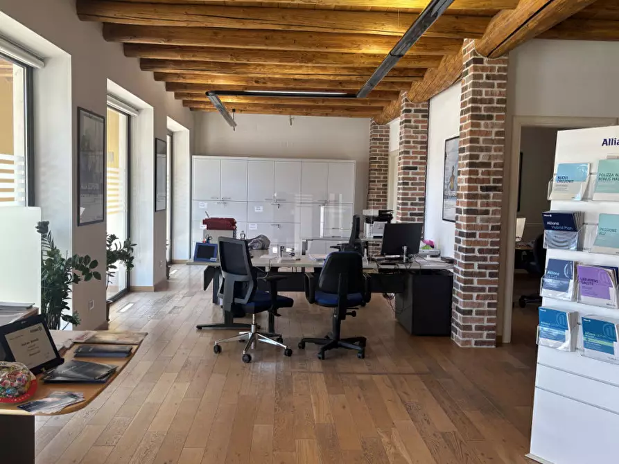 Immagine 37 di Negozio in vendita  in Via Roma 14 a Montecchia Di Crosara