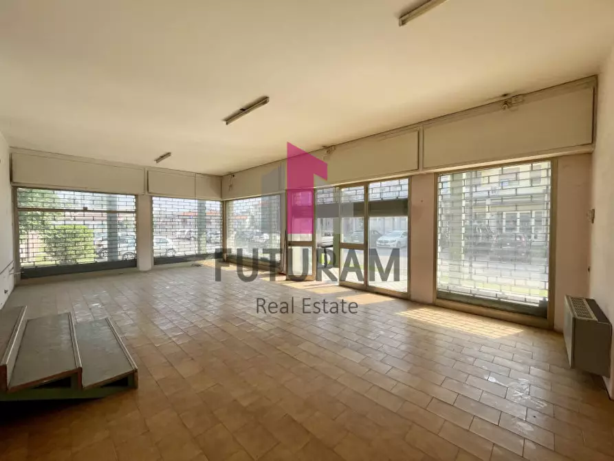 Immagine 3 di Negozio in vendita  a Dolo