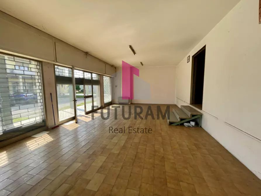 Immagine 4 di Negozio in vendita  a Dolo