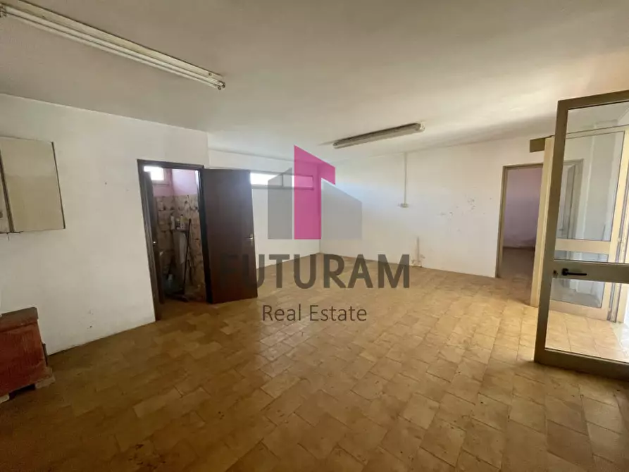 Immagine 6 di Negozio in vendita  a Dolo