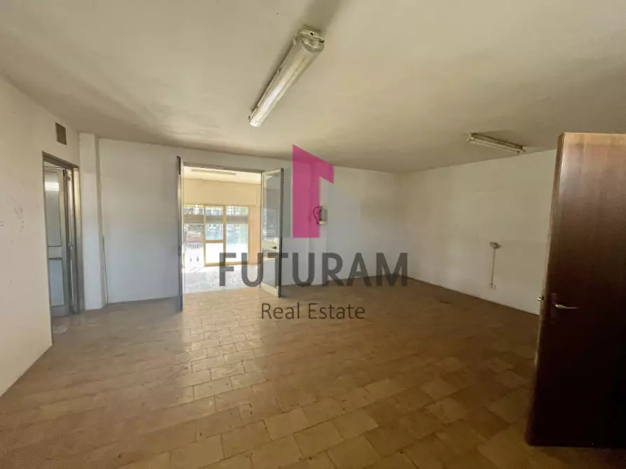 Immagine 7 di Negozio in vendita  a Dolo