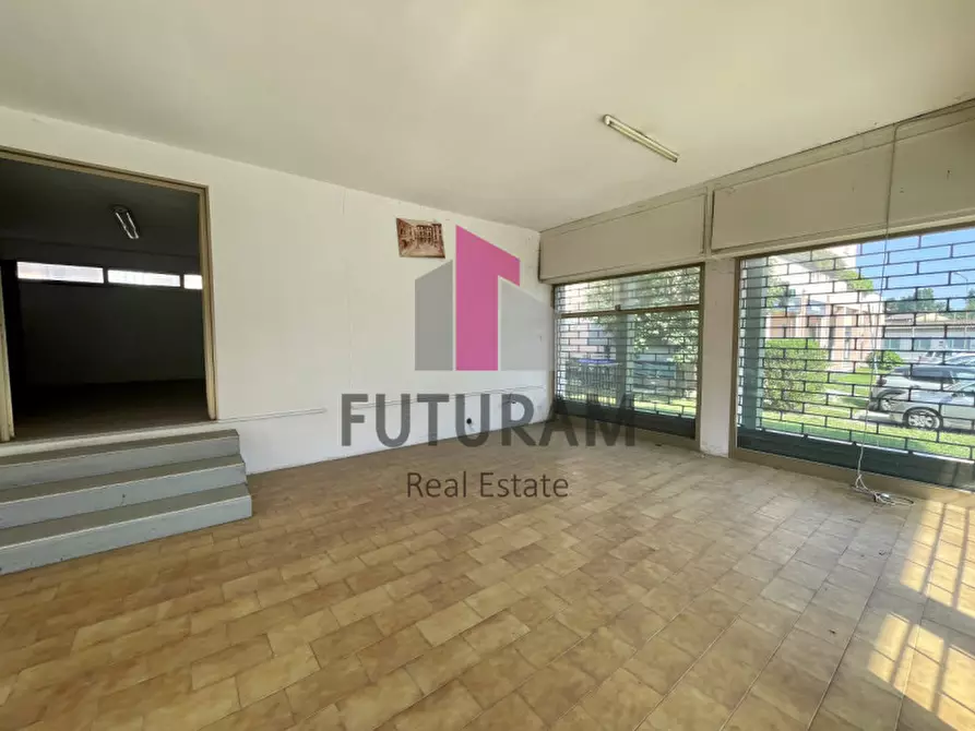 Immagine 10 di Negozio in vendita  a Dolo