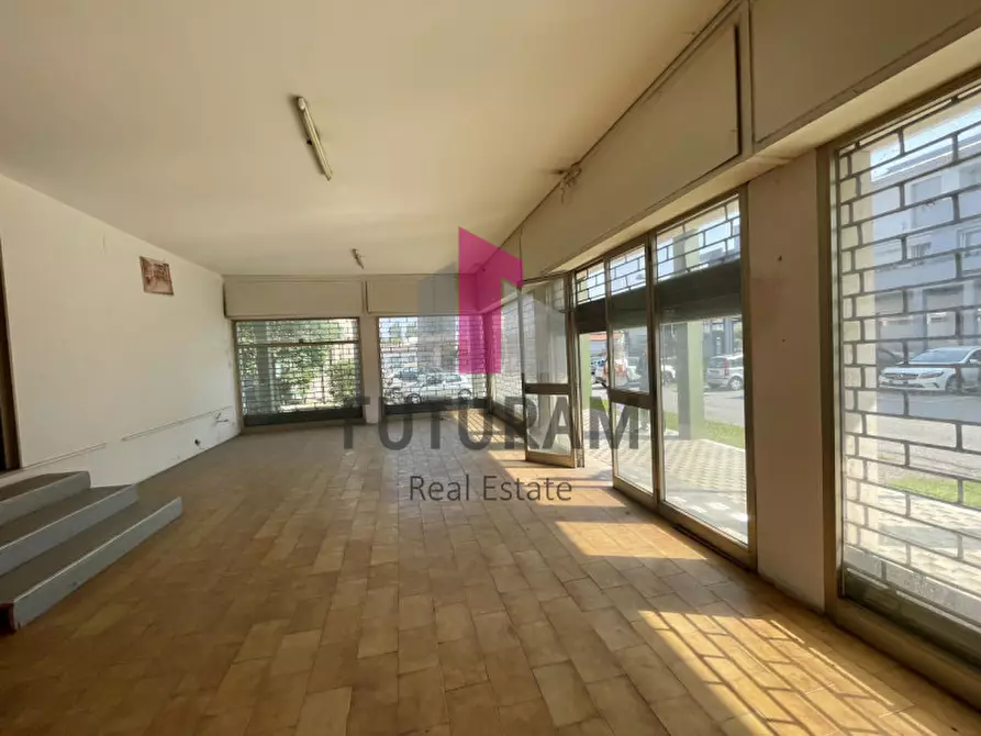 Immagine 12 di Negozio in vendita  a Dolo