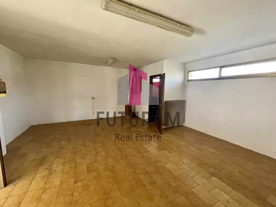 Immagine 13 di Negozio in vendita  a Dolo