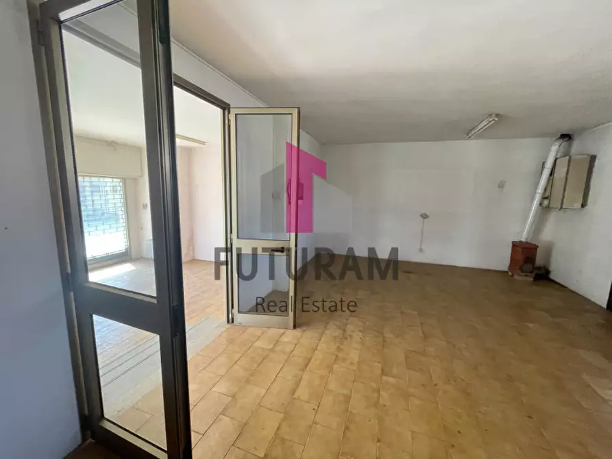 Immagine 14 di Negozio in vendita  a Dolo