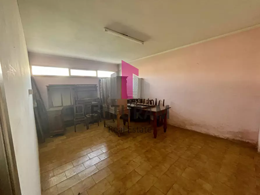 Immagine 15 di Negozio in vendita  a Dolo