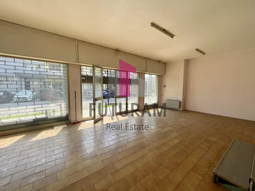 Immagine 16 di Negozio in vendita  a Dolo