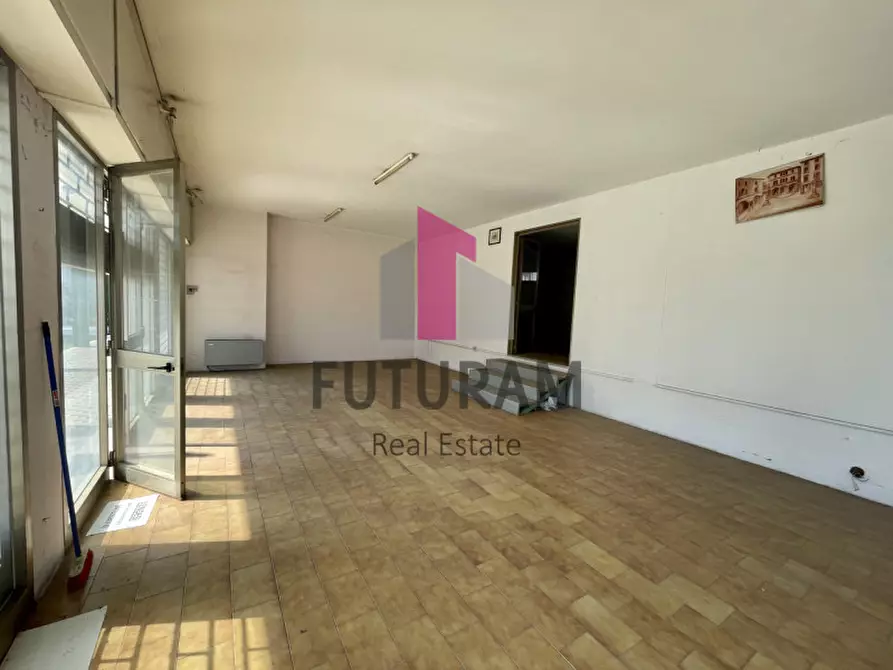 Immagine 18 di Negozio in vendita  a Dolo