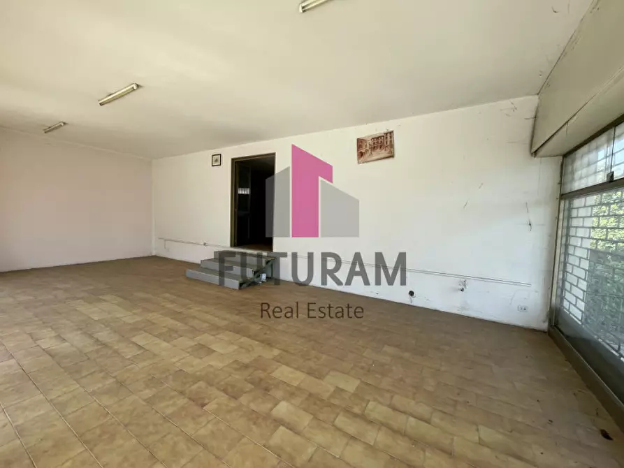 Immagine 19 di Negozio in vendita  a Dolo