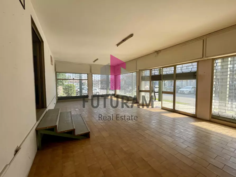 Immagine 22 di Negozio in vendita  a Dolo