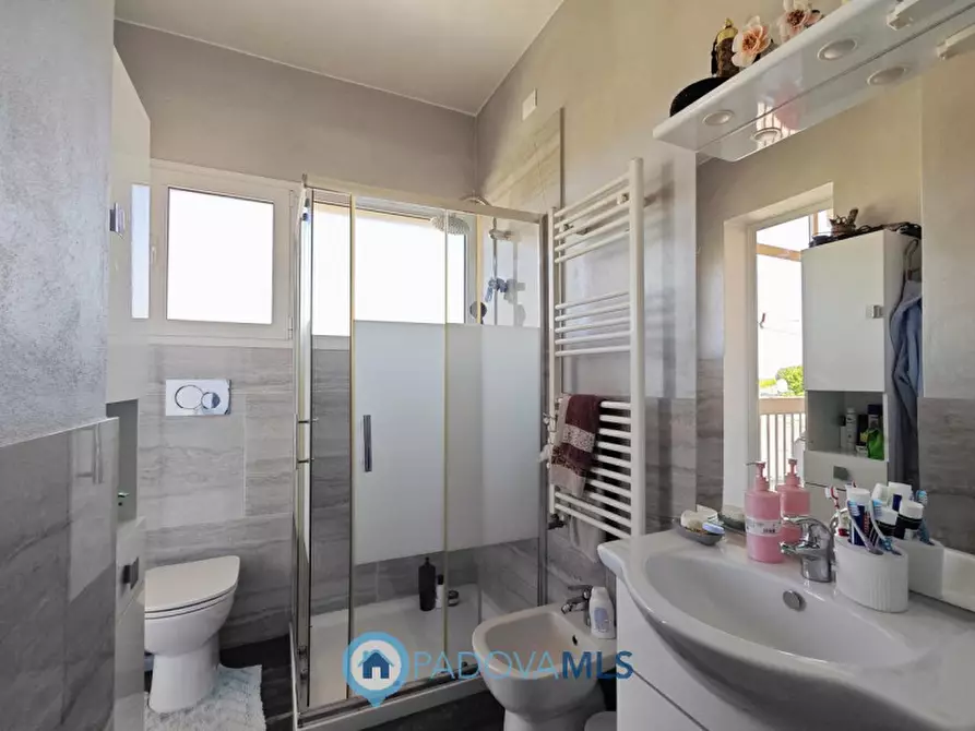 Immagine 13 di Appartamento in vendita  a Padova