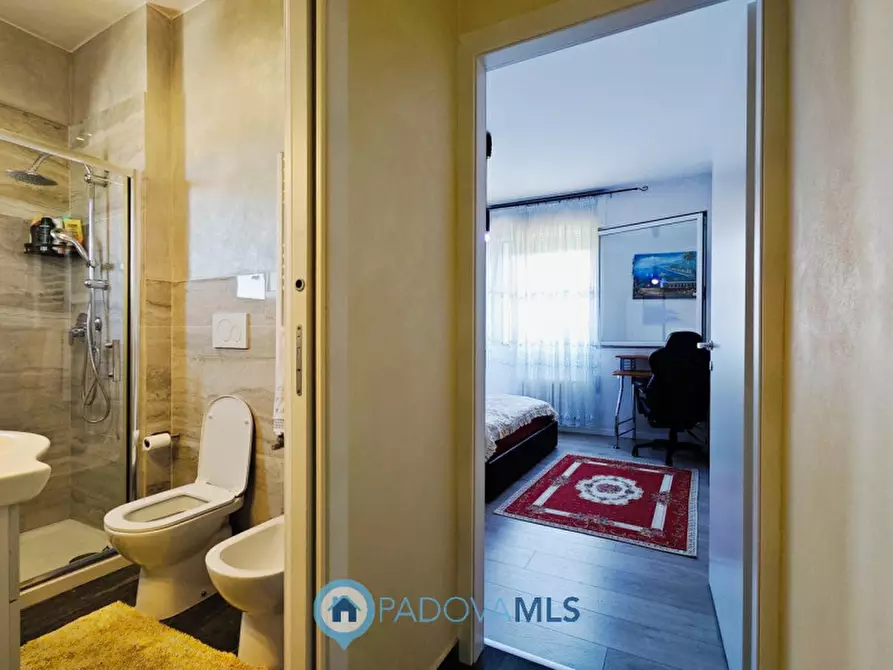 Immagine 14 di Appartamento in vendita  a Padova