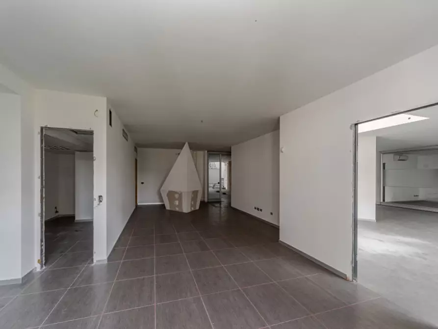 Immagine 13 di Ufficio in vendita  in Via Lauro Vezzani 3 a Bernareggio