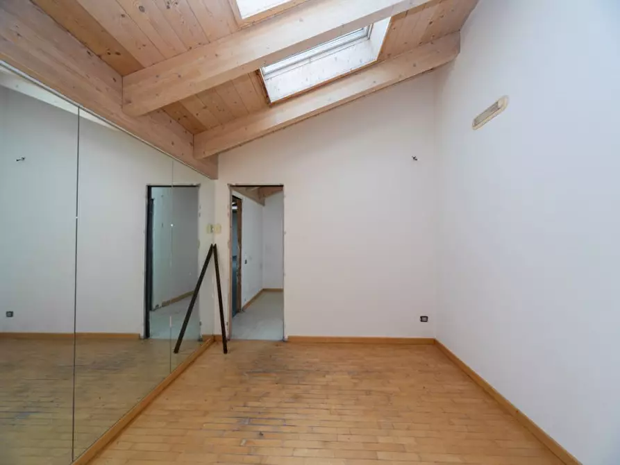 Immagine 27 di Ufficio in vendita  in Via Lauro Vezzani 3 a Bernareggio