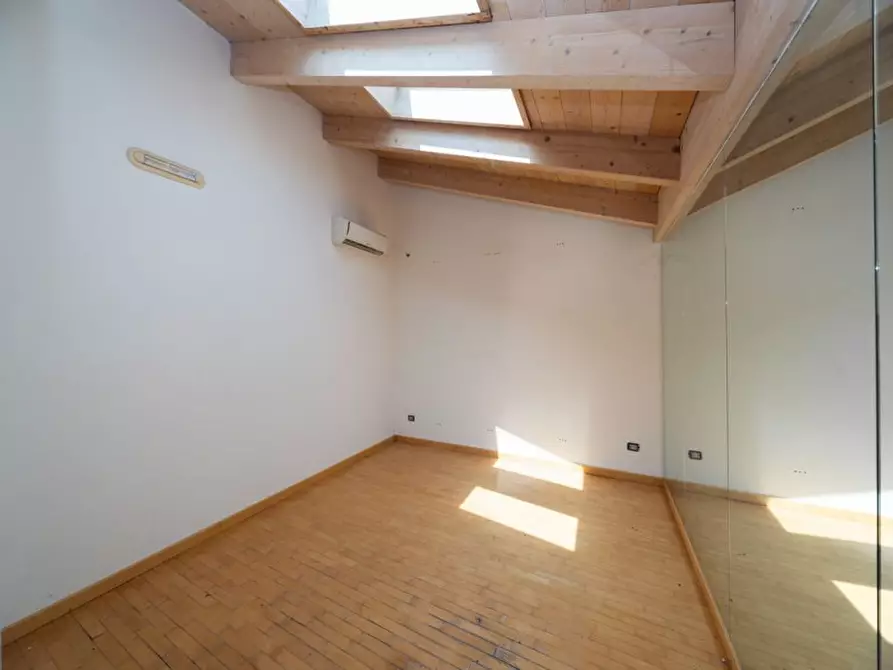 Immagine 28 di Ufficio in vendita  in Via Lauro Vezzani 3 a Bernareggio