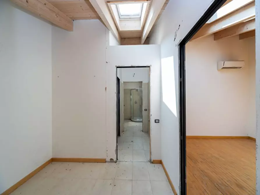 Immagine 29 di Ufficio in vendita  in Via Lauro Vezzani 3 a Bernareggio