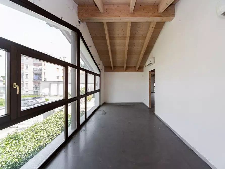Immagine 31 di Ufficio in vendita  in Via Lauro Vezzani 3 a Bernareggio